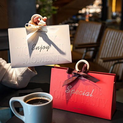 Good price Creative Triangle Gift Packing Box Cookies Pastry Wedding Candy Packing Handbag Gift Boxes online