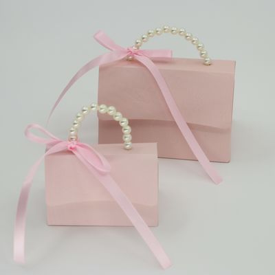 comprar Delicada caja de regalo de boda de caramelos del Día de San Valentín con asa y cinta Fabricación en línea