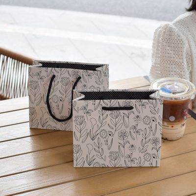 Good price Wedding Gift Bag Small Medium And Large Simple White Card Birthday Gift Paper Handbag online