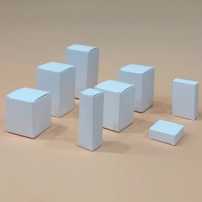 良い値段 白い段ボール箱 ユニバーサル包装箱 白い紙箱 中立的な紙 正方形 ギフトボックス オンライン
