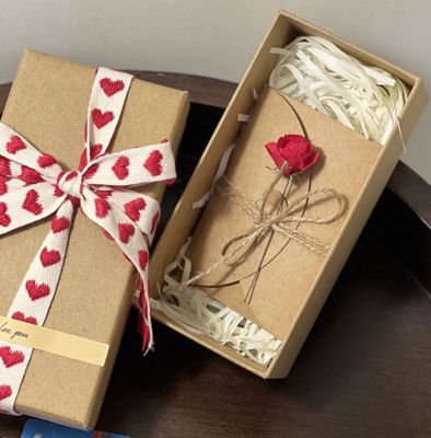 Buen precio Caja de regalo de papel Kraft con sobre Ideal para el Día de San Valentín Confesiones de amor de cumpleaños en línea