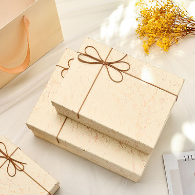 Giá tốt. Hộp quà sinh nhật tinh tế có nắp và ruy băng nơ, hộp quà tặng nước hoa và khăn choàng trực tuyến