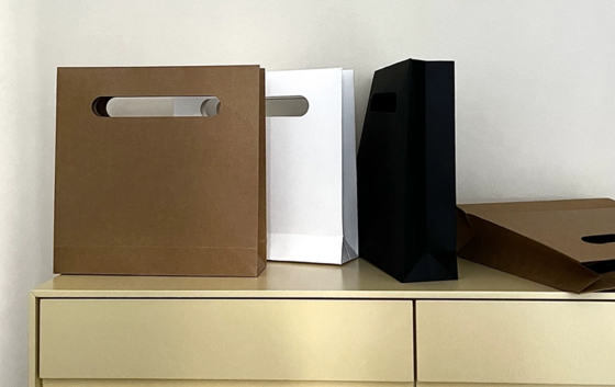 Good price Luxury Custom Paper Shopping Bags With Logo Thick Boutique Gift Bags For Clothing Jewelry Packaging online