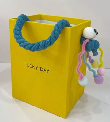 Good price Custom Colored display Gift Boxes with Handle Luxury Paper Packaging for Retail Events online