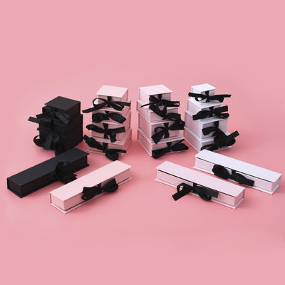 Buen precio Caja de joyas con cinta de costumbre para anillos... pendientes... pulseras... en línea