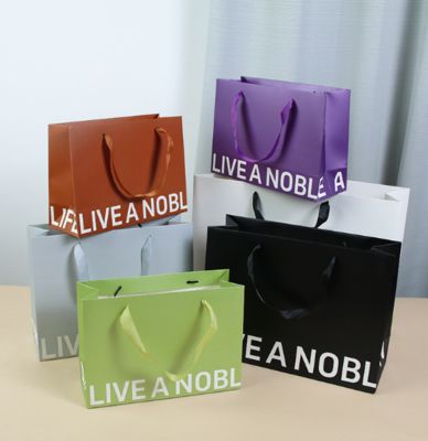 comprar Bolsas de regalo Kraft blancas impresas a medida con espesor reforzado Fabricación en línea