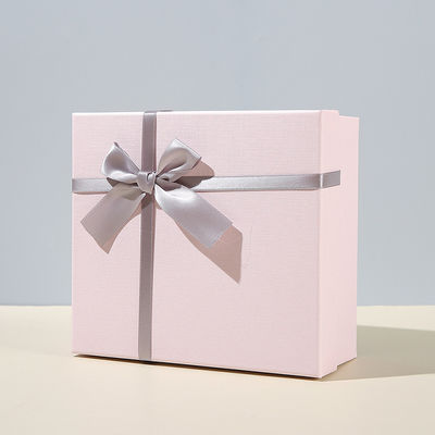 Guter Preis Pastellrosa Kosmetik-Geschenkbox-Set mit silbernen Bändern Online