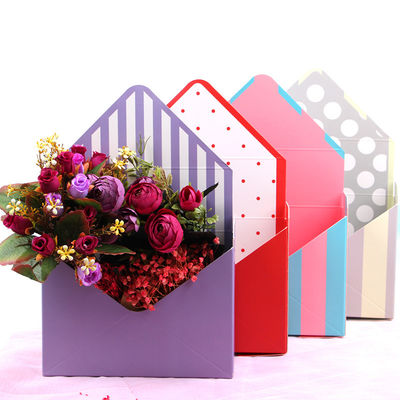 Buen precio Envase de flores caja de regalo de papel creativo caja de regalo de flores caja de regalo plegable mano ramo caja de sobres en línea