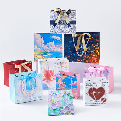 comprare Borse di carta per il commercio estero con disegno personalizzato Borse regalo per le vacanze Borse per l'impressione a colori Borse per imballaggio fabbricazione online