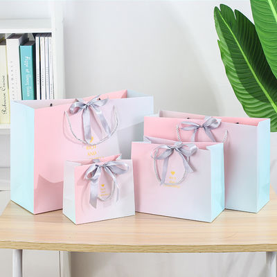Bon prix Sacs cadeaux en forme de gradient Premium Pink Blue Packaging Silver Ribbon Bow Impression personnalisée du logo en ligne