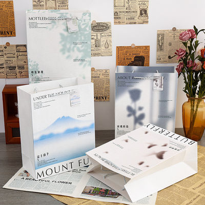 Mua Túi quà màu trắng Kraft Bức tượng sinh nhật Bao bì quà tặng túi xách quà tặng Giáng sinh túi giấy sản xuất trực tuyến