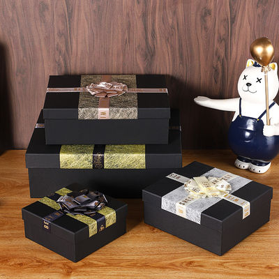 Buen precio Caja de regalo personalizable con lámina dorada con tapa superior e inferior para embalaje de regalo de moda y caja de regalo de joyería en línea