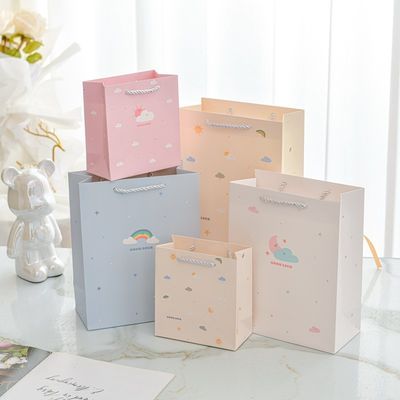 Giá tốt. Túi quà tặng may mắn Pastel Quà tặng tiệc sinh viên Tay cầm bằng dây thừng Túi giấy kỷ niệm sinh nhật trực tuyến