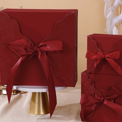 Goede prijs Nieuwe Eenvoudige Kanten Strik Cadeaudoos Vakantie Cadeau Aangepaste Cadeaudoos Opvouwbare Cadeaudoos Hot Stamping Cadeaudoos online