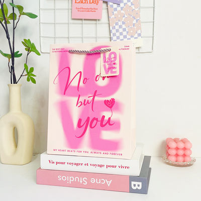 Buen precio Bolso de regalo Conjunto de cartón texturizado de alta calidad Embalaje de cuerda Diseño de mango Mensajes de amor románticos en línea