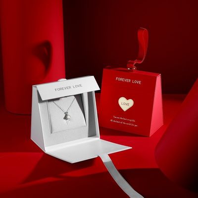 comprar Triangle Jewelry Box Valentines Day Watch Display Gift Storage Hand Held Design With Ribbon Handle Fabricación en línea