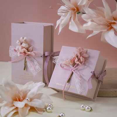 kupować Luxury Wedding Candy Box Twarda okładka Opakowanie prezentów Premium Twarda okładka z złotą folią Duża pojemność Candy Favor Box produkcja online