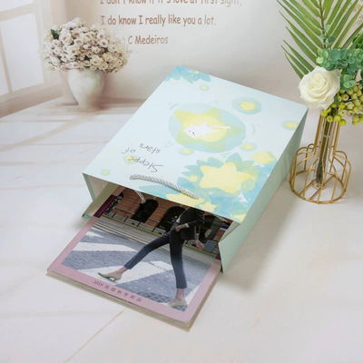 Bon prix Carton promotionnel sur mesure imprimé sac de papier de luxe avec poignées de ruban pour sac de magasinage avec votre propre logo en ligne
