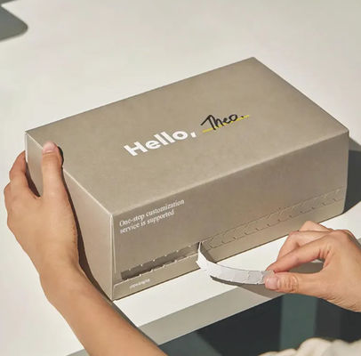 Buen precio Papel de cartón corrugado plegable de envío de embalaje de lágrima tirada impresa sellador automático de envío de correo caja regalo en línea