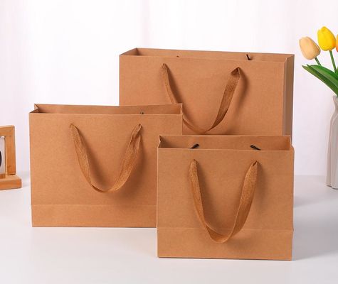 Harga yang bagus Tas Tangan Kantong Kertas Kraft Kemasan Natal Kantong Hadiah Untuk Toko Pakaian on line
