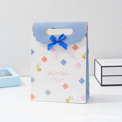 Harga yang bagus Kantong Hadiah Kertas dengan Pegangan Pita Elegan dengan Penutup Velcro Gaya Minimalis untuk Hadiah dan Acara Meriah on line