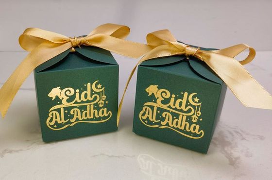 Aangepaste witte geschenkdoos met folielogo voor Eid al-Adha-feestartikelen en festivaldecoratie