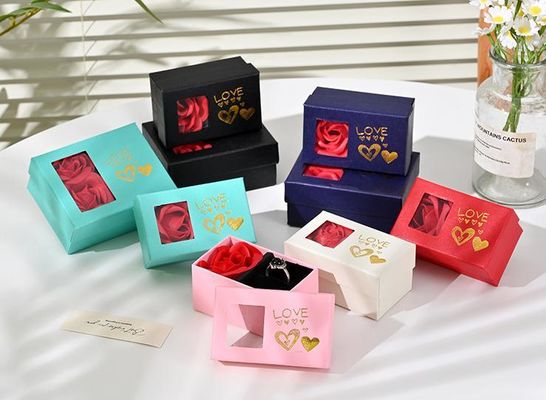 Boîte cadeau de bijoux romantique de la Saint-Valentin avec Rose Top pour la bague pendentif ou bracelet