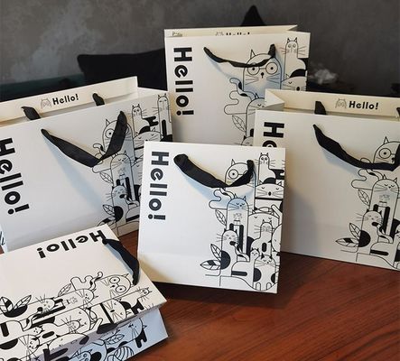 Buen precio Bolsas de papel boutique para tiendas de moda Diseño personalizado con logotipo Embalaje ecológico en línea