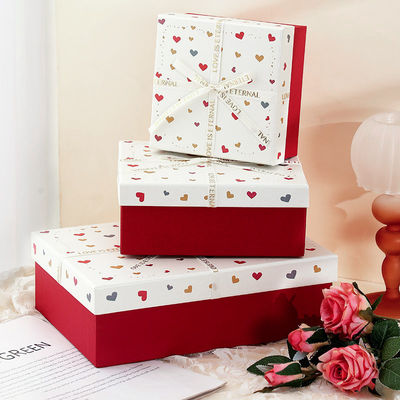 Geschenkboxen und -taschen-Set mit matt laminierter Oberfläche und Herzmuster für romantische Anlässe