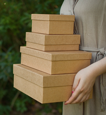 Kraft papieren geschenkdoos met deksel Minimalistische stevige doos voor verjaardag- en festivalgeschenkverpakking