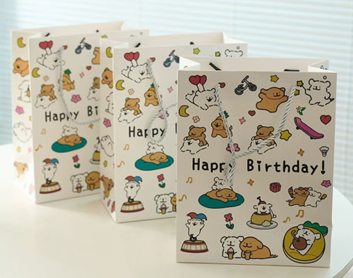 Buon prezzo Sacchetti regalo di carta con logo personalizzato per negozi ed eventi in linea