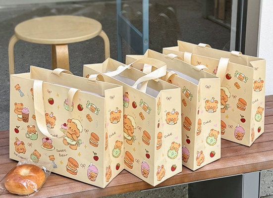 Giysi için özel basılı kağıt torbalar Boutique hediye ambalajı