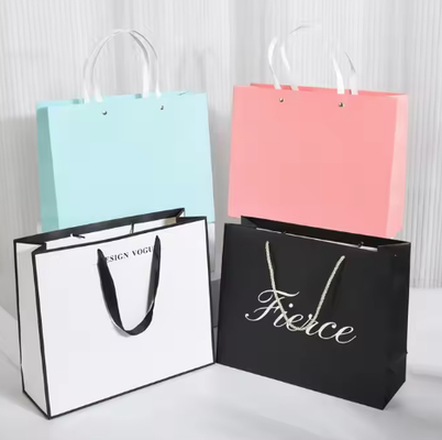 Buen precio Bolsas de regalo de papel blanco impresas a medida con mangos de cinta en línea