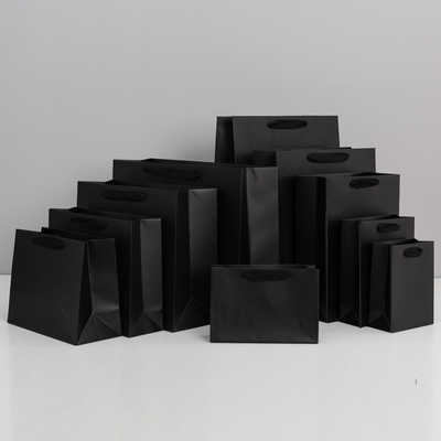 Sacs cadeaux noirs mat imperméables pour les magasins de vêtements