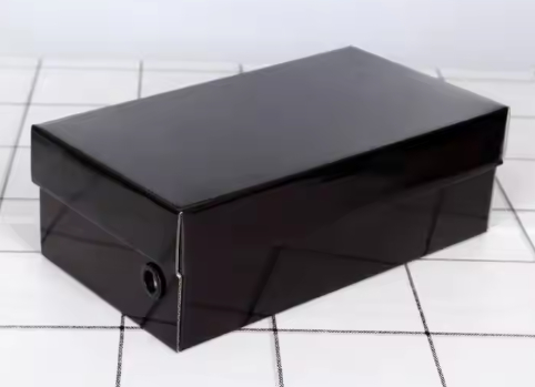 Bom preço Caixas de sapatos personalizadas em papelão ondulado Kraft preto e branco com logotipo on-line