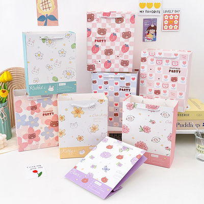 Harga yang bagus Baru Cute Kartun Vertikal Gift Bag Holiday Gift Packaging Paper Bag Souvenir Kembali Hadiah Tas on line