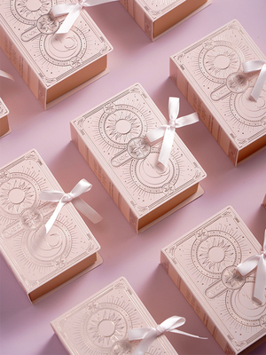 Harga yang bagus Magic Book Wedding Favor Box Set Eropa Ins Style Packaging Gold Foil Pola Surgawi on line