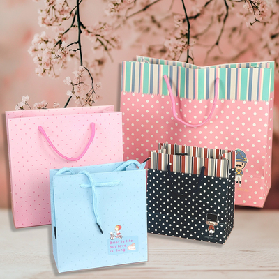Guter Preis Kinderserie Spot Verpackungsbeutel Benutzerdefinierte Papiertüte Geschenkverpackungsbeutel Exquisite quadratische kleine Tasche Online