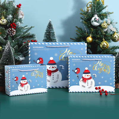 Guter Preis Merry Christmas Cartoon Gift Bag Collection Snowman Reindeer Themed Packaging Gold Foil Stamping Christmas Tree Decoration Included Online