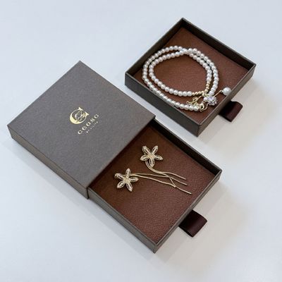 İyi bir fiyat. Valentine's Day High End Luxurious Brown Gold Foil Pull Out Jewelry Gift Box For Necklaces, Bracelets & Earrings çevrimiçi