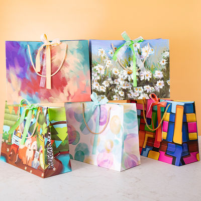 Harga yang bagus Oil Painting Style Gift Packaging Bags Clothing Store Gift Bags Custom Printed Paper Bags Wholesale on line