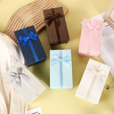 Buen precio Rectangular Gift Box With Lid And Simple Bow Decoration Paper Box Manufacturers Wholesale en línea