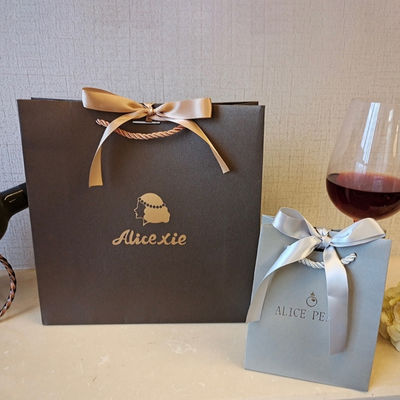 Harga yang bagus Luxury Gift Bag Collection Premium Custom Gold Foil Packaging Natural Jute Handles on line