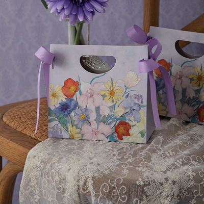 Buen precio Caja de recuerdos de boda estilo europeo floral, embalaje de lujo, cintas de raso con asas, ideal para Instagram, caja de caramelos para bodas en línea