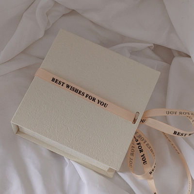 Buen precio Caja de regalo magnética con tapa retangular Aromaterapia Aceites esenciales Embalaje Caja de regalo con logotipo personalizado en línea