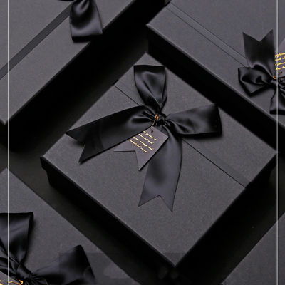 Buon prezzo Scatola regalo all'ingrosso in vendita al dettaglio Scatola regalo a prua nera Scatola regalo a fascio superiore e inferiore Scatola regalo a nastro in linea