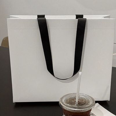 Guter Preis Neuer Kraftpapier-Beutel Bekleidungsgeschäft Handtasche Verpackung Geschenk Geschenkbeutel Verpackung Shopping-Gürtel Großhandel Online