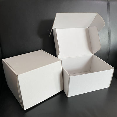 Хорошая цена White Square Corrugated Cardboard Boxes Custom Sizes Printed Packaging Boxes White Shipping Boxes онлайн
