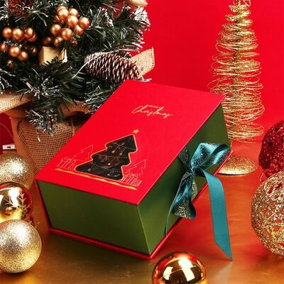 Harga yang bagus Merry Christmas Gift Box Set Perayaan Pohon Pattern Packaging 4 Piece Red Green Box Collection Premium Xmas Eve Dekoratif Gift Packaging on line