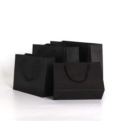 Guter Preis Schwarze Geschenktaschen Papiertaschen Kleidung Tote-Taschen Großhandel Schwarze Karton-Taschen mit Logo-Druck Online